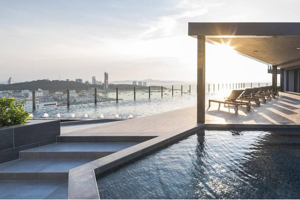 The Base Condo Center Of Pattaya Rooftop Swimming Pool Exteriér fotografie