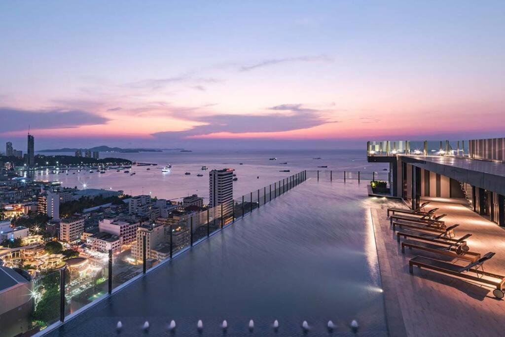The Base Condo Center Of Pattaya Rooftop Swimming Pool Exteriér fotografie